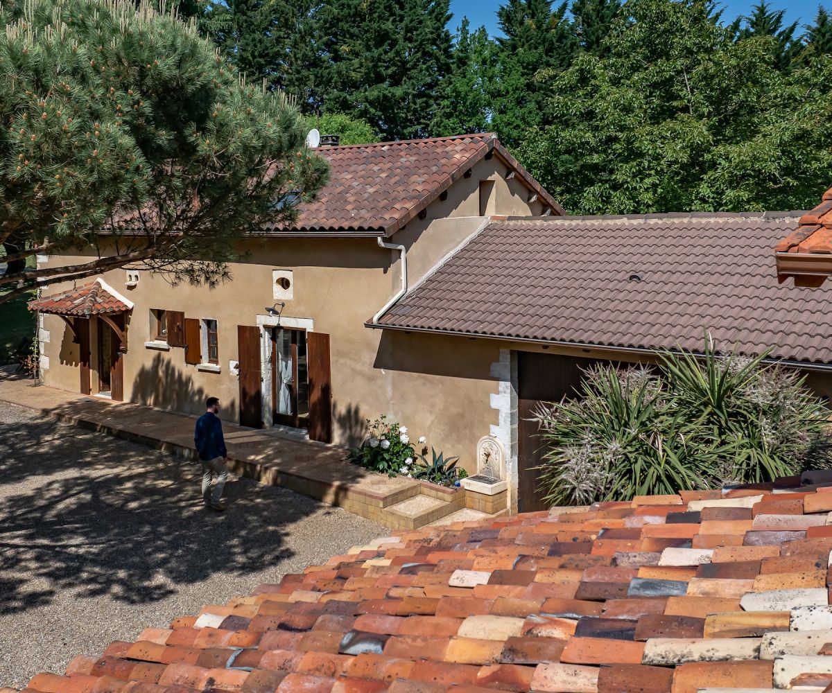 Les gîtes du domaine des Mareillauds dans leur écrin de verdure