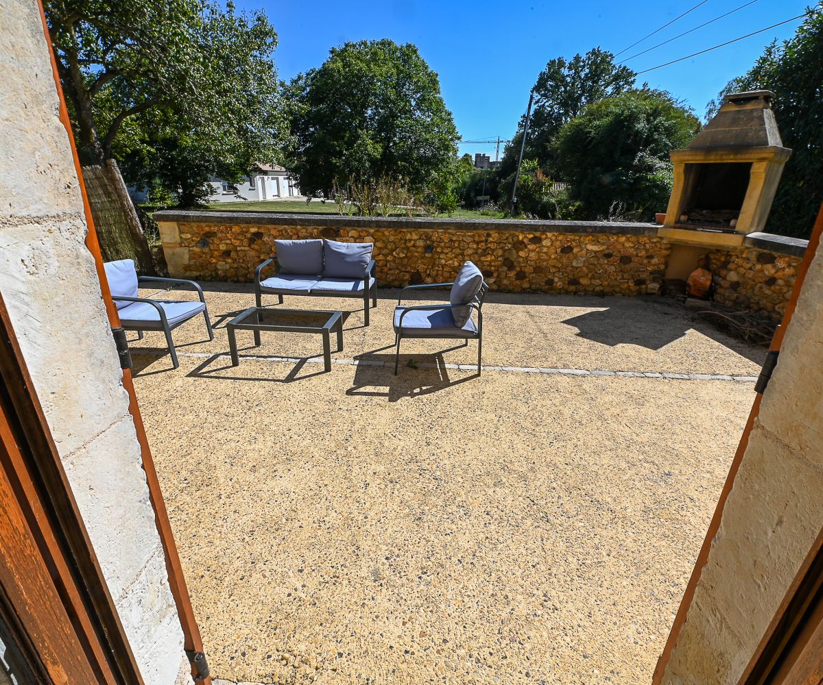 La terrasse d’un gîte des Mareillauds pour un séjour au calme